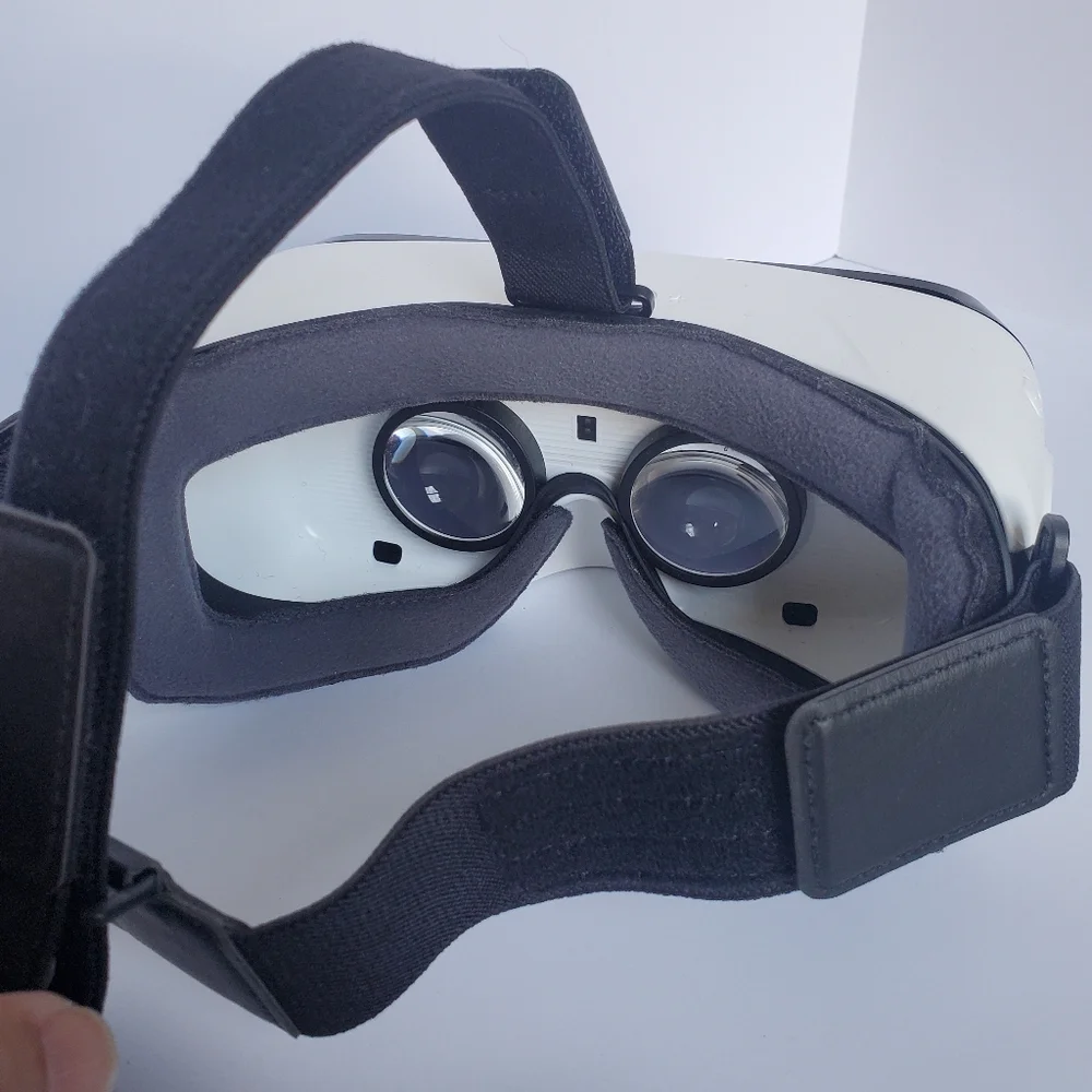 Samsung Gear VR, Virtual Reality Headset, Powered by Oculus